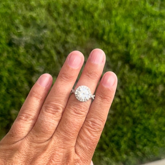 4.12 Carat Diamond Ring - Picture 2 of 9